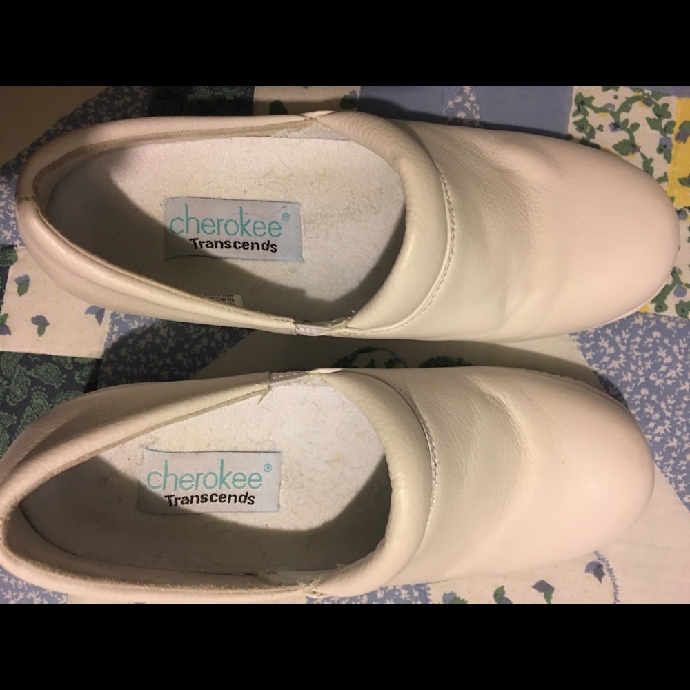 Nursing shoes